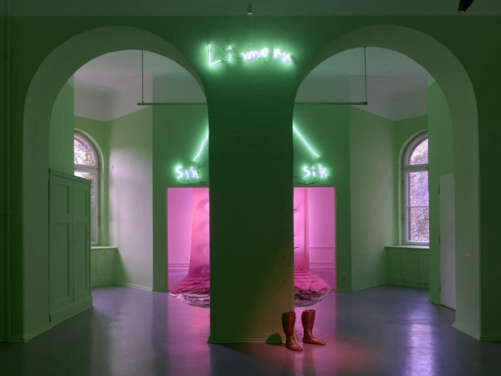 Virol Eron Vert "Born in the Purple", Installation view, Kunstraum Kreuzberg, Berlin, 2017/Work title: "Squeeze the lemon, fuck the lemon", neon light, digital printed fabric and wall paint, Berlin, 2017