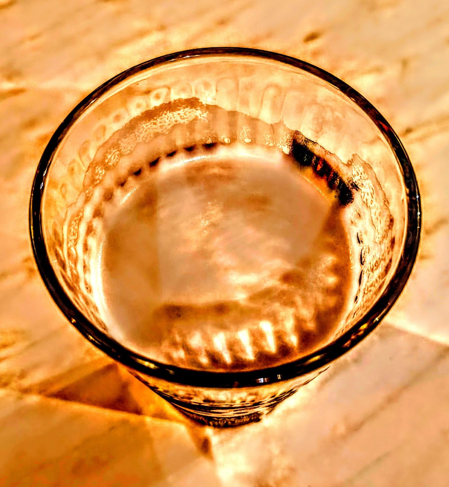 Image of the top of a beer glass over saturated