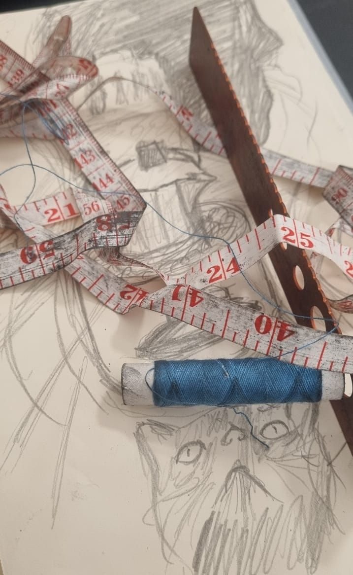 A pencil drawing, with a blue string, an orange ruler and a mesuring tape.