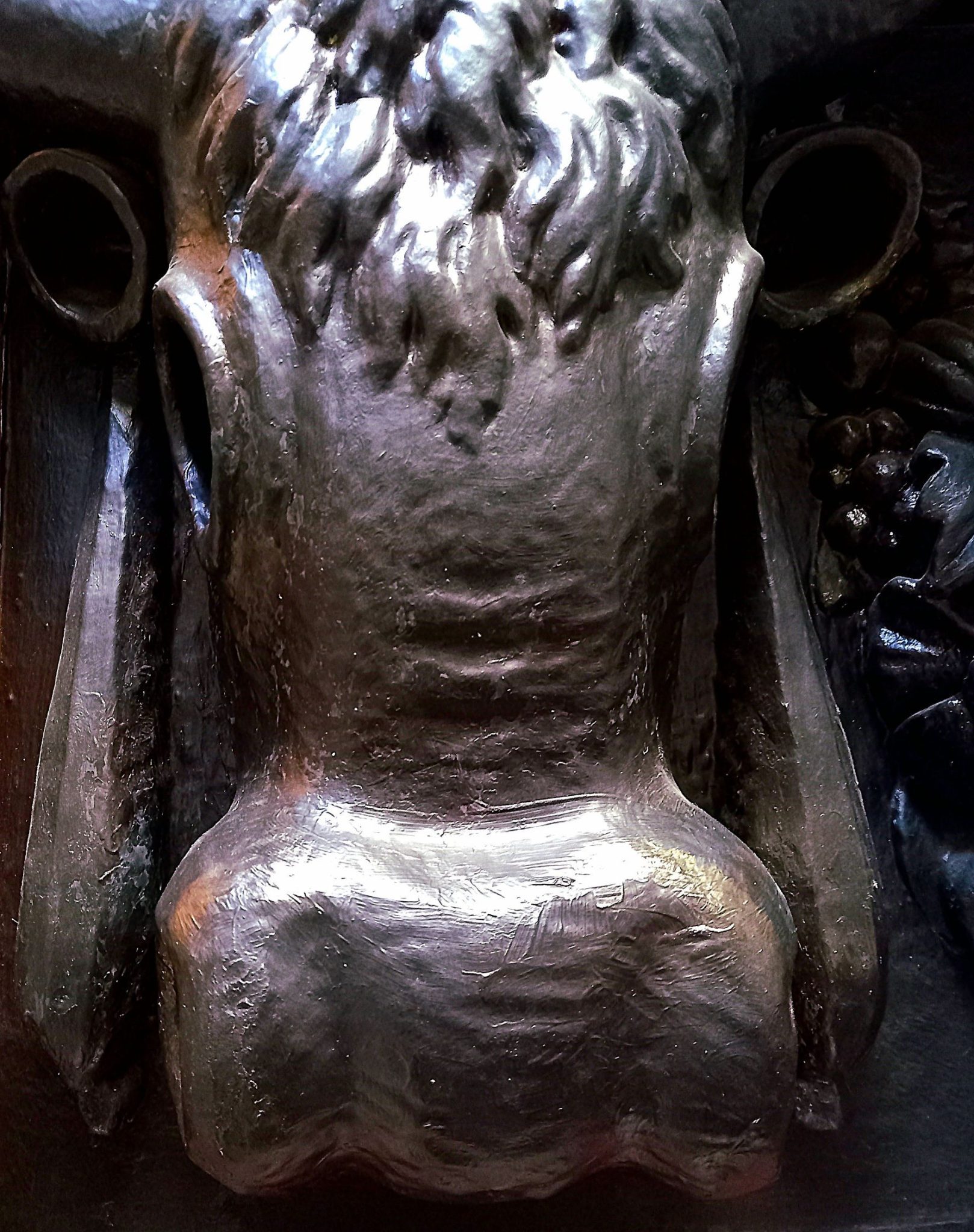 B+w photo of a bull sculpture