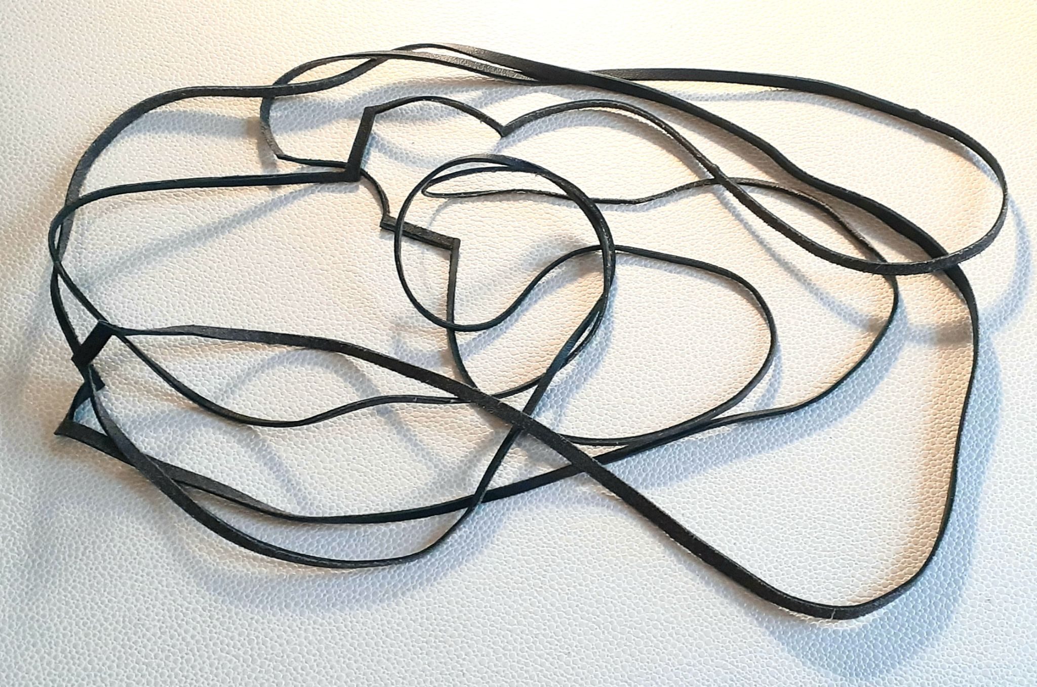 Leather band acted by rolling in and rolling in circle