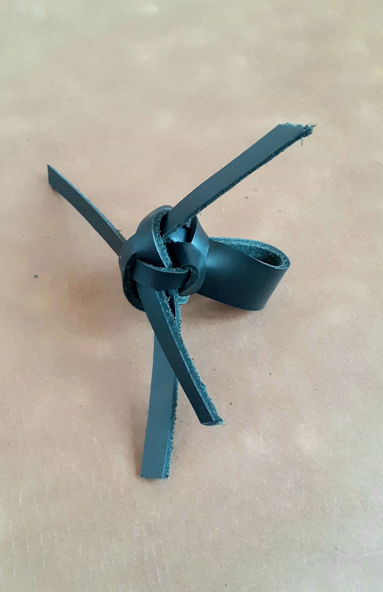 Leather node made by leather recycled piece