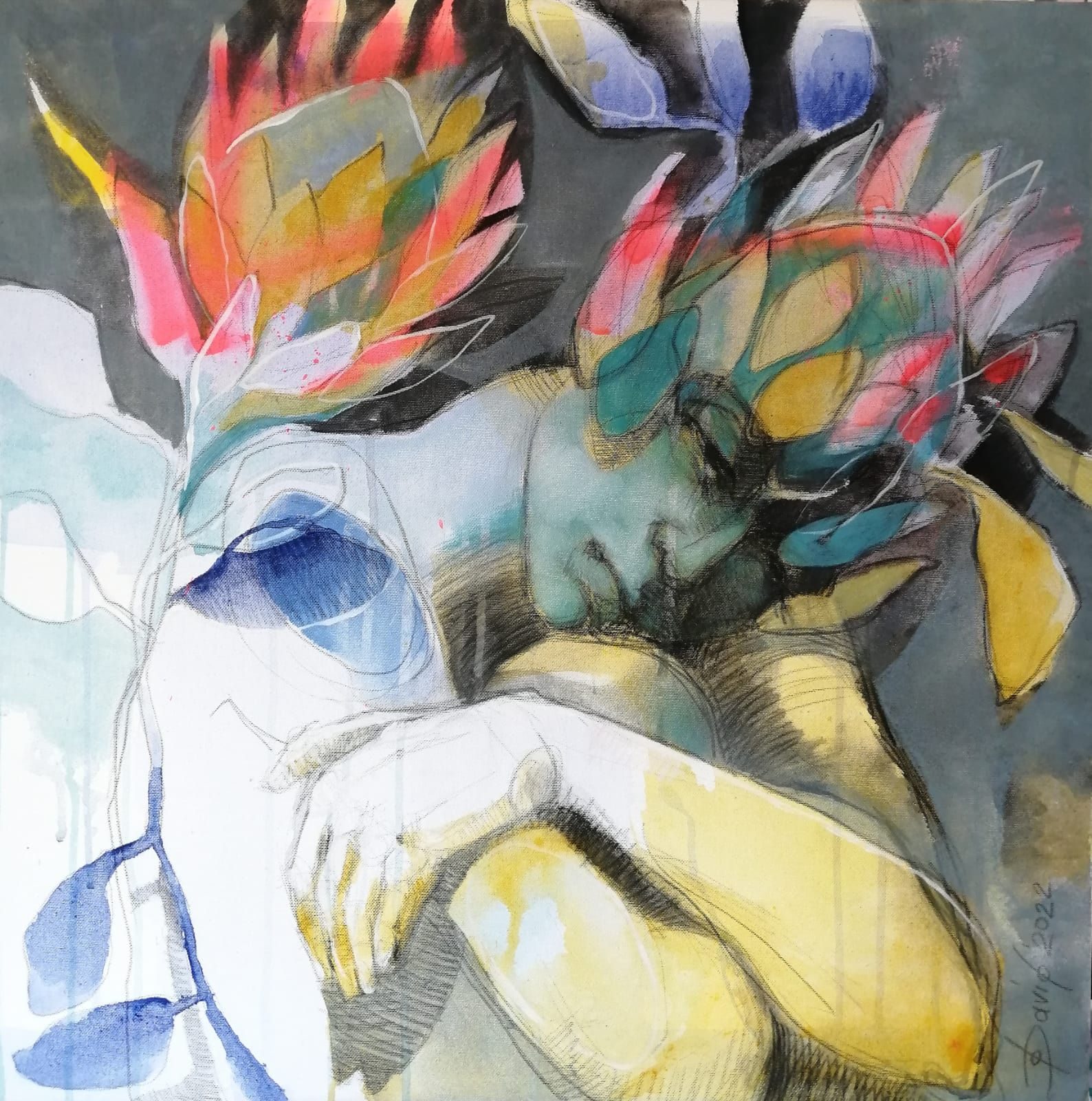 Sitzende figur mit Protea Blüte auf dem Kopf