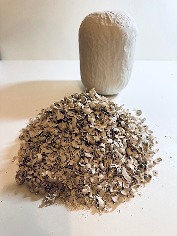 This work explores how semi-dry porcelain resists being shaped. I cut and shaved the clay without deciding the final form in advance. The clay did not cut cleanly and broke into rough flakes, leaving irregular marks on the surface. The final form emerged through a co-creation between my actions and the clay’s changing condition over time.