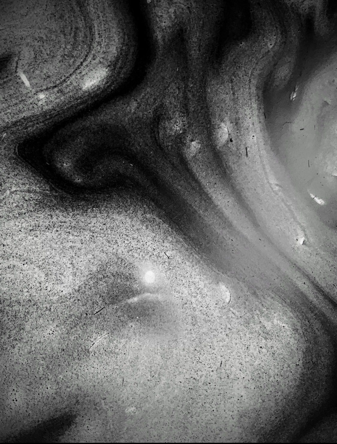 Abstract flowing achromatic image