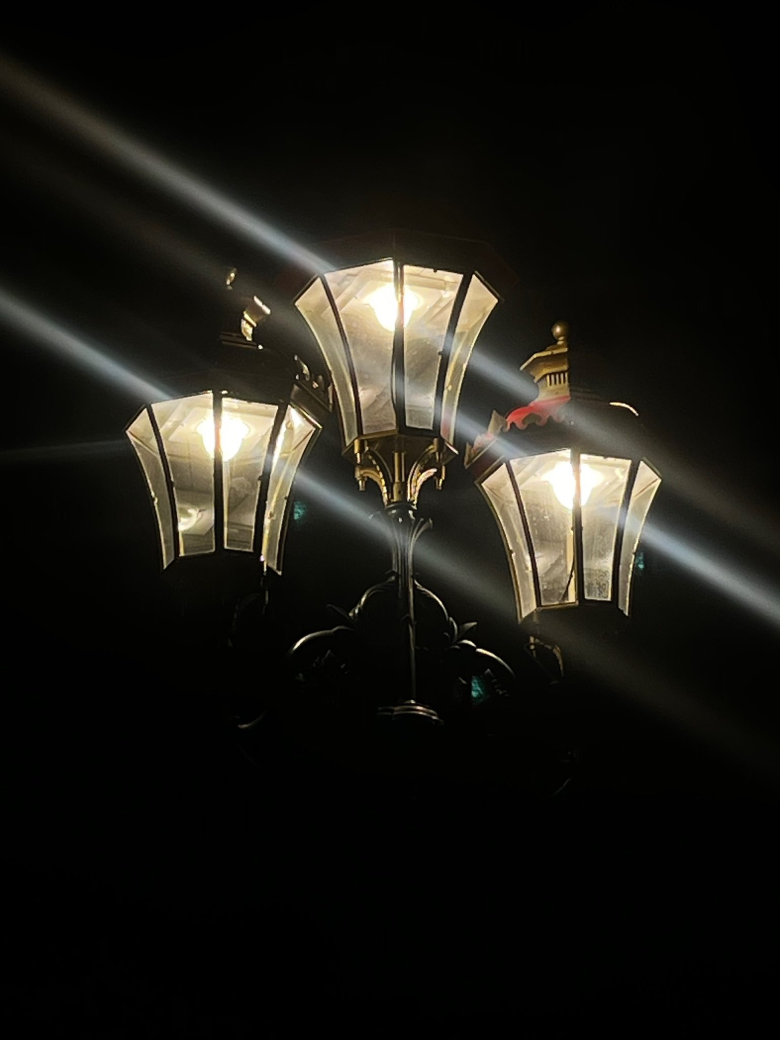 Digital photograph of streetlight