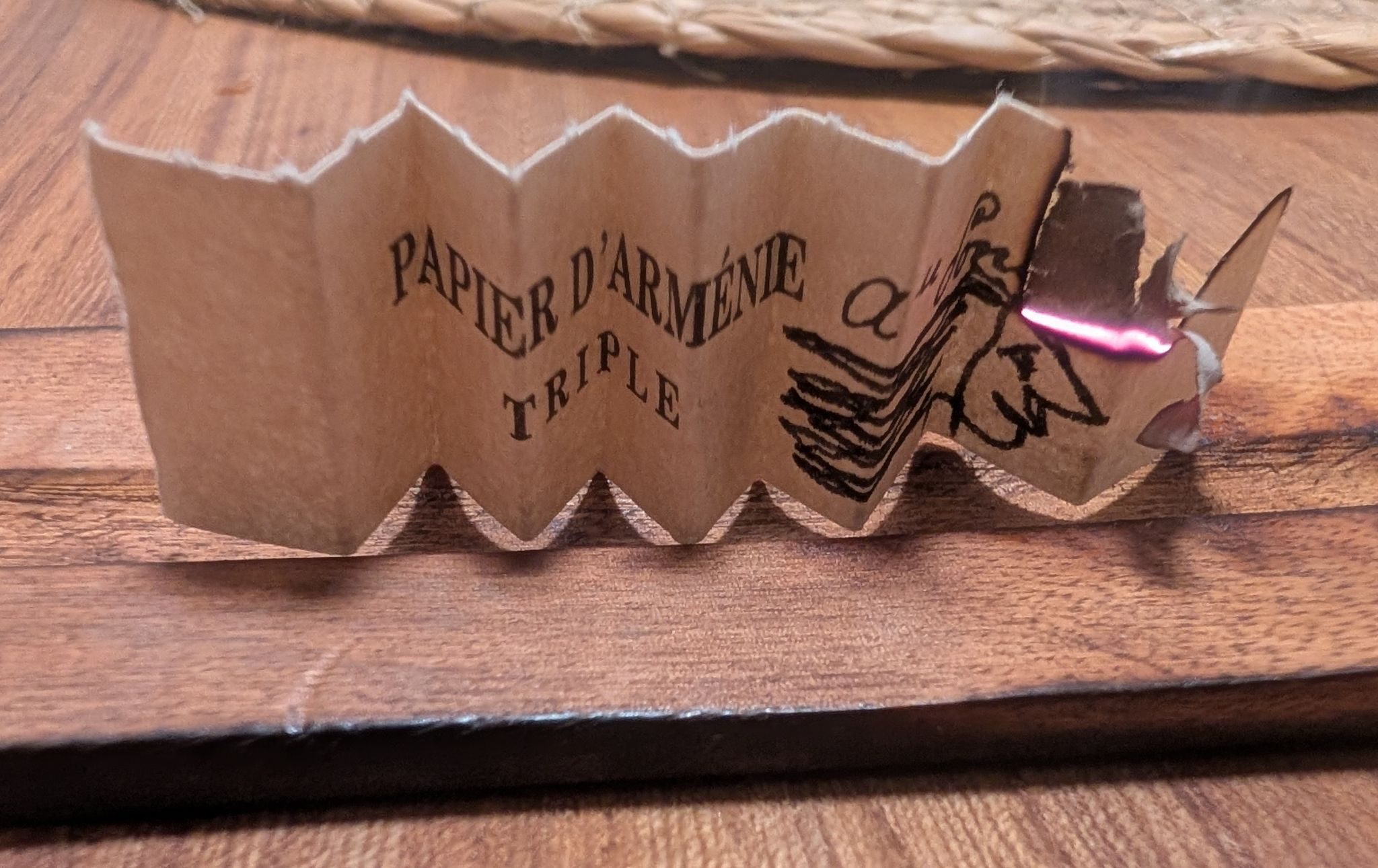 papier d'armenie on fire