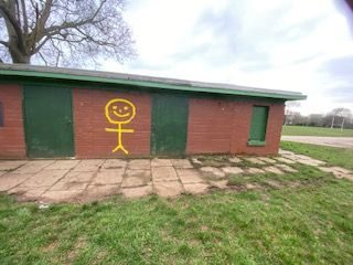 On my morning walk in the parc I discovered this figure having appeared over night