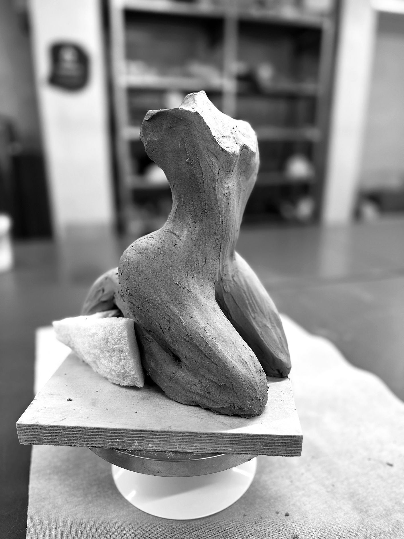A sculpture of body kneeling